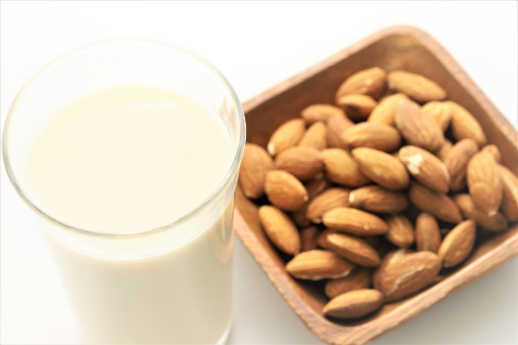ダイエット アーモンド ミルク なぜアーモンドを食べると痩せる？理由と正しい食べ方を解説