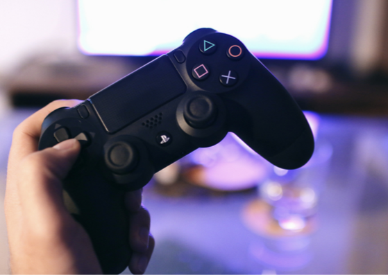 PS4のコントローラにイヤホンを接続した状態で音声を聞く設定方法
