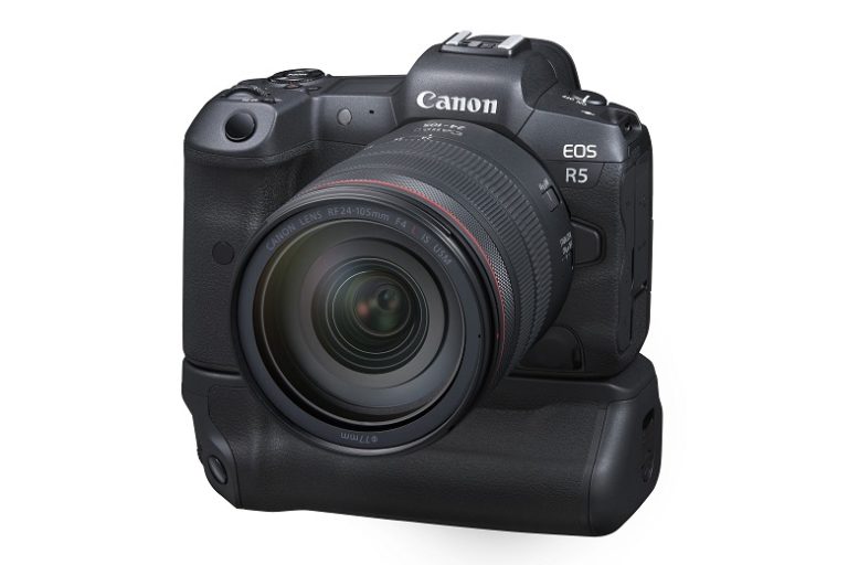 キヤノンのフルサイズミラーレスカメラ「EOS R5」とバッテリーグリップ装着イメージ
